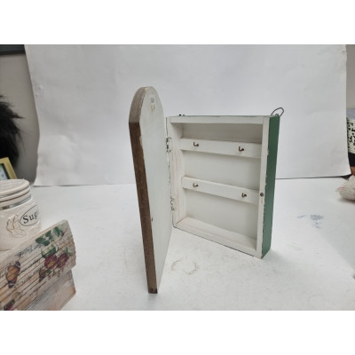 Medinė dėžutė raktams (23 cm) 2