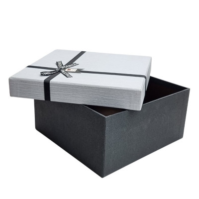 Dėžutė dovanoms (21*21*10.5 cm) 2