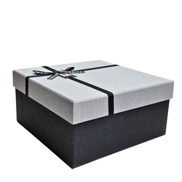 Dėžutė dovanoms (21*21*10.5 cm)